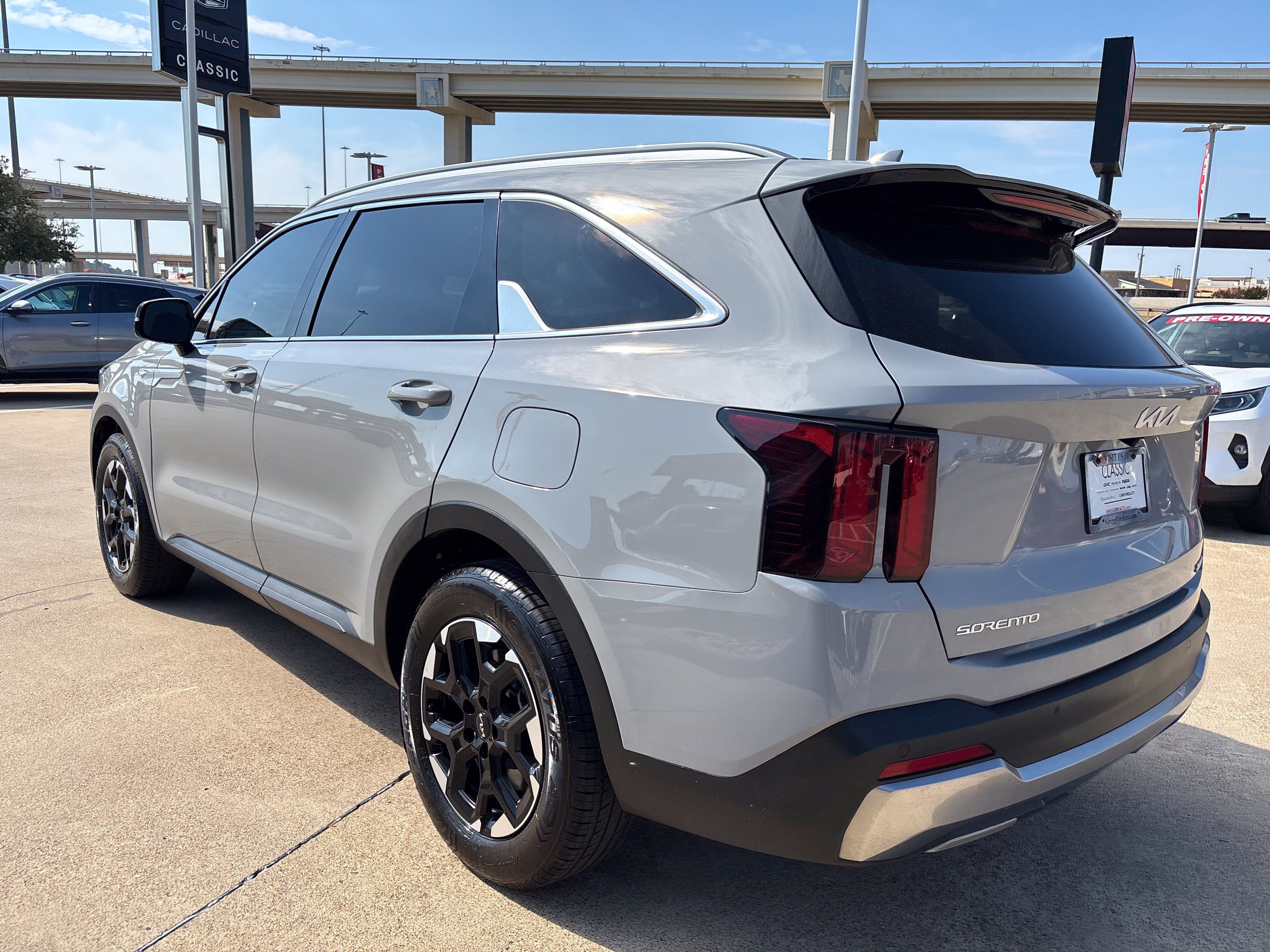 Used 2024 Kia Sorento S w/ Panoramic Sunroof Package FWD image 6