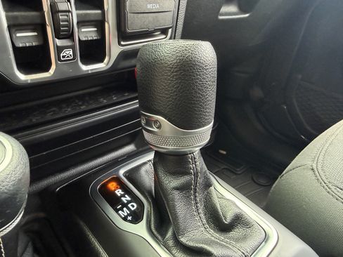Used 2019 Jeep Wrangler Unlimited Sahara AWD/4WD image 41