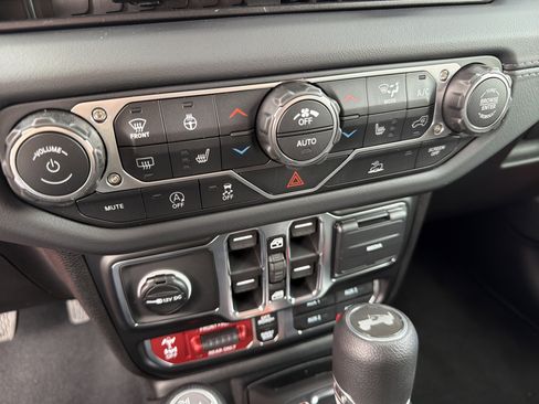 New 2026 Jeep Wrangler Unlimited Rubicon AWD/4WD image 35