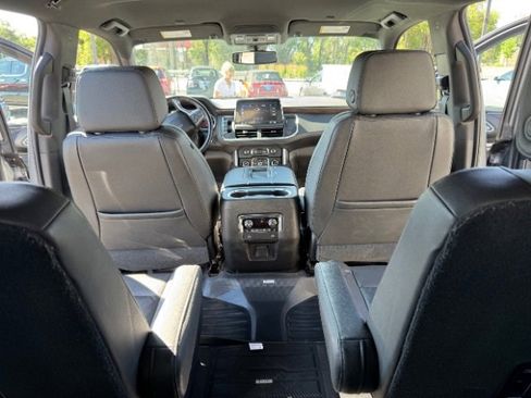 Used 2021 Chevrolet Tahoe Z71 w/ Z71 Off-Road Package image 17