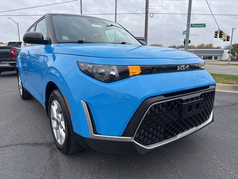 Used 2023 Kia Soul S image 1