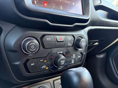 Used 2023 Jeep Renegade Latitude image 5