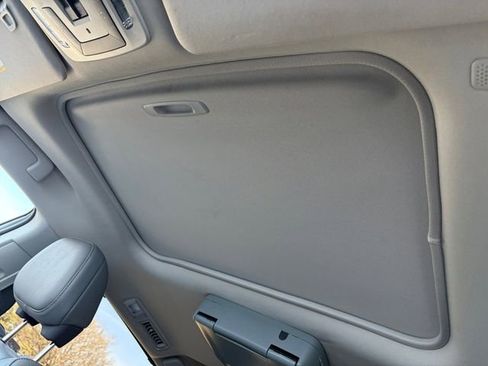 Used 2022 Toyota Sienna Limited image 12