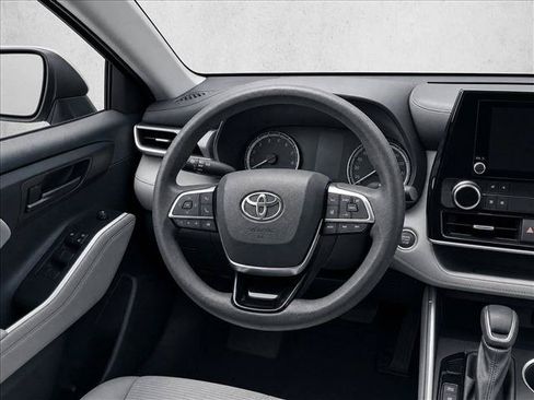Used 2021 Toyota Highlander L FWD image 16