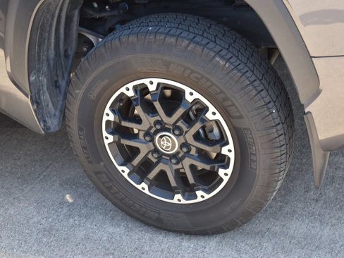 Used 2022 Toyota Tundra SR5 w/ TRD Off-Road Premium Package RWD image 12