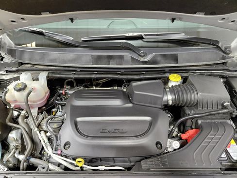 Certified 2024 Chrysler Pacifica Touring-L image 29