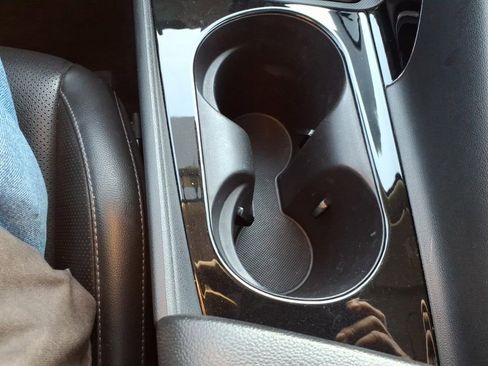 Used 2024 Hyundai Elantra Limited image 12