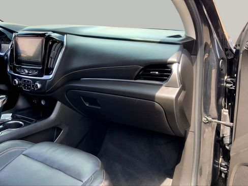 Used 2021 Chevrolet Traverse LT w/ LT Premium Package FWD image 18