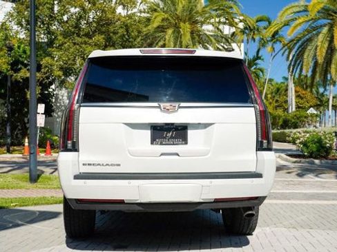 Used 2019 Cadillac Escalade ESV Premium Luxury image 22