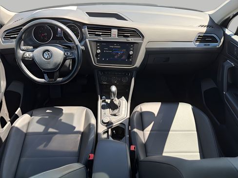 Used 2018 Volkswagen Tiguan SE w/ Panoramic Sunroof Package AWD/4WD image 9