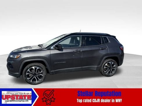 Used 2022 Jeep Compass Limited image 3