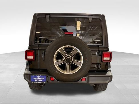 Used 2022 Jeep Wrangler Unlimited Sahara AWD/4WD image 7