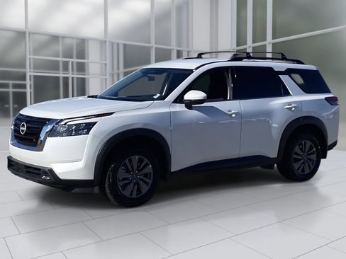 New 2025 Nissan Pathfinder SV image 2