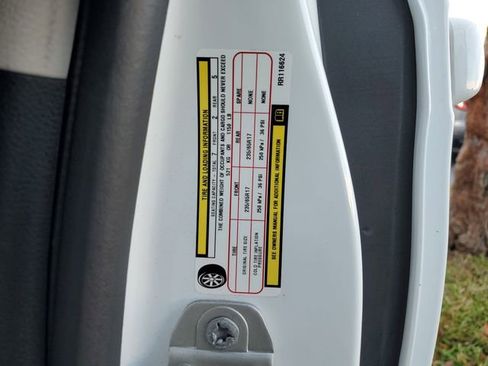Used 2024 Chrysler Pacifica Touring-L FWD image 30