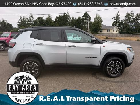 Used 2024 Jeep Compass Trailhawk w/ Trailhawk Elite Group AWD/4WD image 7