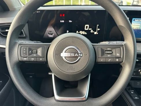 Used 2025 Nissan Kicks SV AWD/4WD image 41