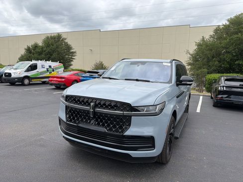 Used 2025 Lincoln Navigator Reserve w/ Jet Appearance Package image 18