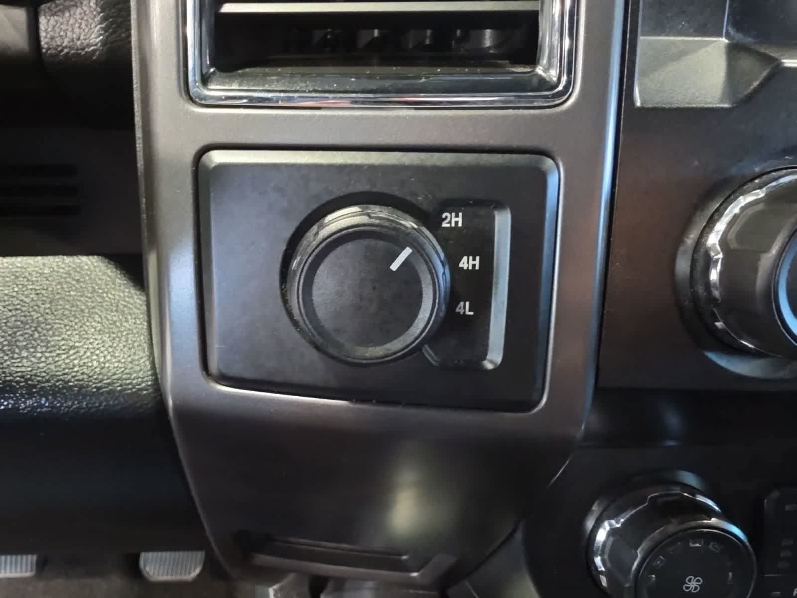 Used 2020 Ford F150 XLT w/ Equipment Group 302A Luxury AWD/4WD image 29