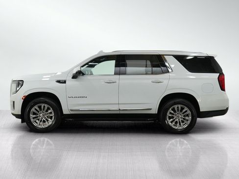 Used 2024 GMC Yukon SLT w/ SLT Luxury Package AWD/4WD image 2
