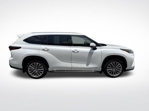 Used 2025 Toyota Highlander Limited AWD/4WD image 4