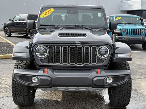 Used 2025 Jeep Gladiator Mojave w/ Convenience Group image 2