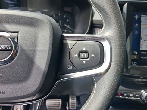 Used 2021 Volvo XC40 T4 R-Design w/ Protection Package Premier FWD image 19