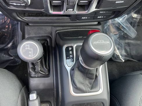 Used 2021 Jeep Gladiator Sport AWD/4WD image 34