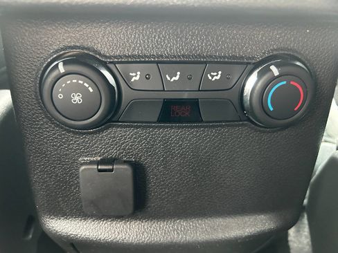 Used 2014 Ford Explorer XLT w/ Equipment Group 202A AWD/4WD image 19
