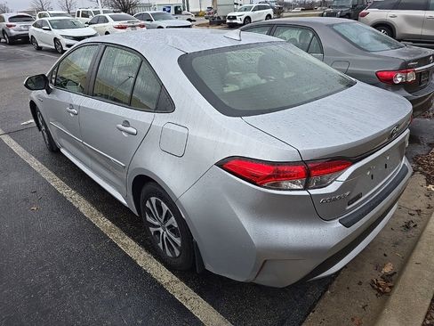 Used 2020 Toyota Corolla LE image 2