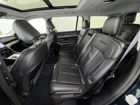 Used 2023 Jeep Grand Cherokee L Limited w/ Luxury Tech Group II AWD/4WD image 25