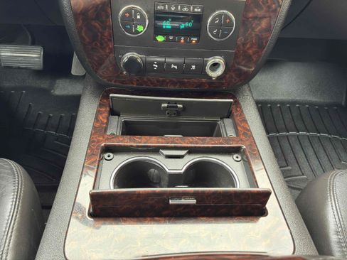 Used 2011 GMC Yukon Denali AWD/4WD image 24