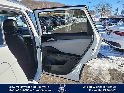 Certified 2022 Volkswagen Taos SE image 43