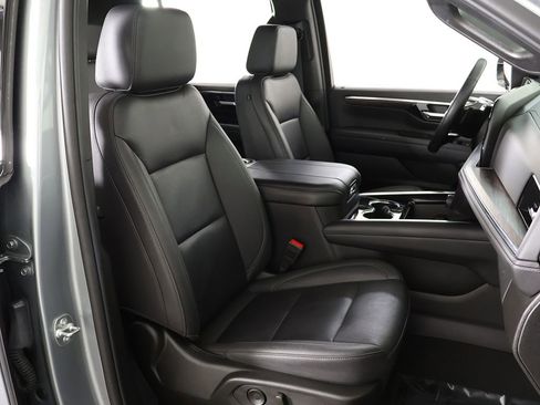 Used 2025 Chevrolet Tahoe Z71 AWD/4WD image 33