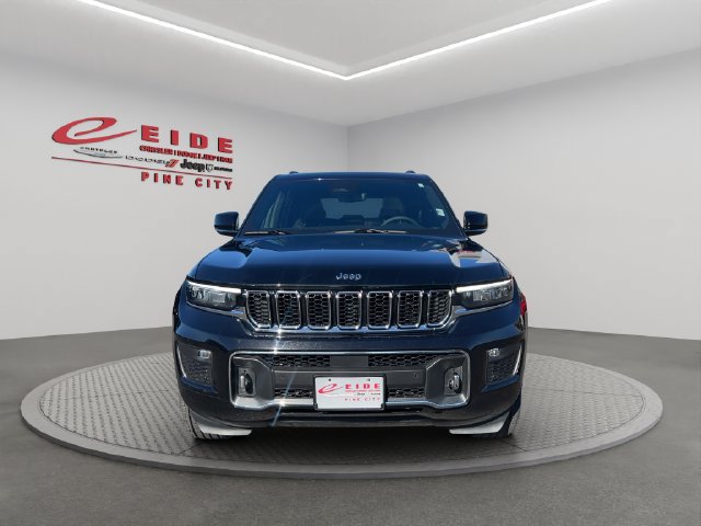 Used 2023 Jeep Grand Cherokee Overland w/ Luxury Tech Group IV AWD/4WD image 13