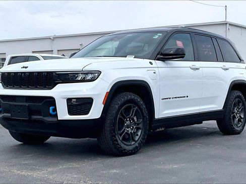 Used 2024 Jeep Grand Cherokee Trailhawk image 7