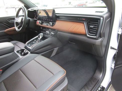 Used 2025 GMC Canyon AT4 w/ Technology Plus Package image 23