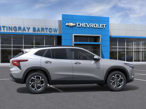 New 2026 Chevrolet Trax LT w/ Driver Confidence Package FWD image 6