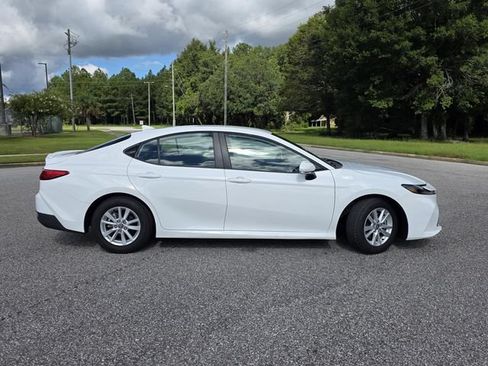Used 2025 Toyota Camry LE FWD image 34