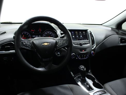 Used 2019 Chevrolet Cruze LT w/ Convenience Package FWD image 2