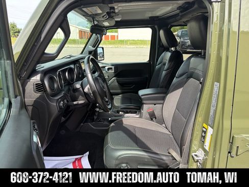Used 2023 Jeep Gladiator Sport AWD/4WD image 9