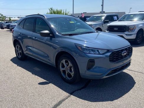 Used 2024 Ford Escape ST-Line w/ Tech Pack #1 AWD/4WD image 2