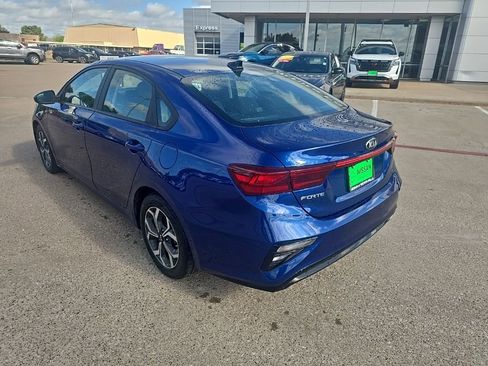 Used 2020 Kia Forte LXS FWD image 3