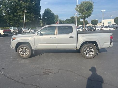 Used 2018 Toyota Tacoma Limited AWD/4WD image 2