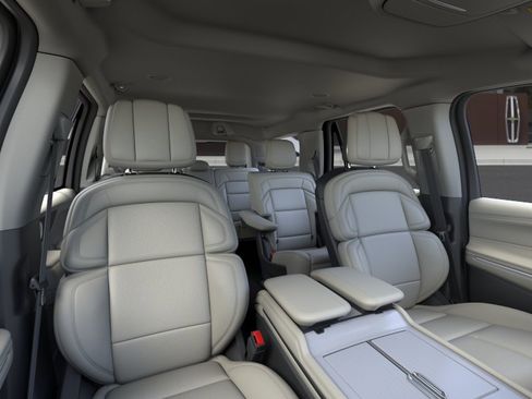 New 2026 Lincoln Navigator Premiere AWD/4WD image 10