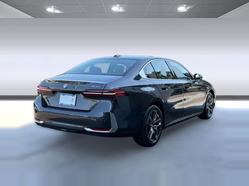 Used 2026 BMW 530i RWD image 9