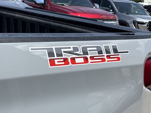 Used 2025 Chevrolet Silverado 1500 Custom Trail Boss w/ Turbomax Blackout Package AWD/4WD image 15