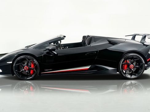 Used 2018 Lamborghini Huracan Performante AWD/4WD image 17