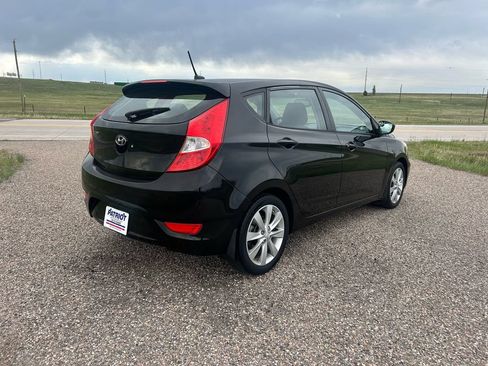 Used 2012 Hyundai Accent SE FWD image 5
