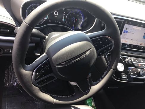 New 2027 Chrysler Pacifica Select AWD/4WD image 16