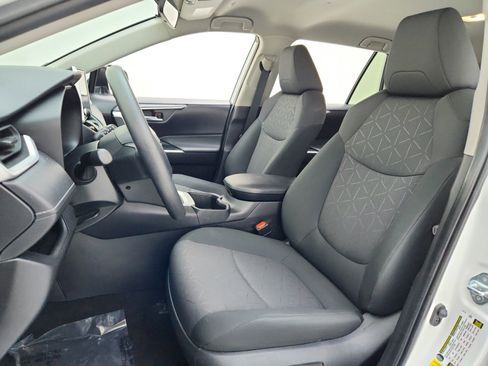 Used 2024 Toyota RAV4 XLE AWD/4WD image 17